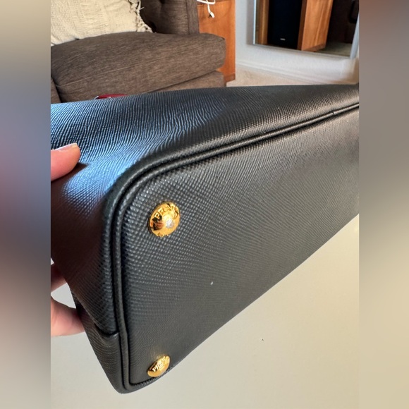 Prada Cuir Double Tote Saffiano Leather Small Black Bag Purse Red Interior - Picture 9 of 16